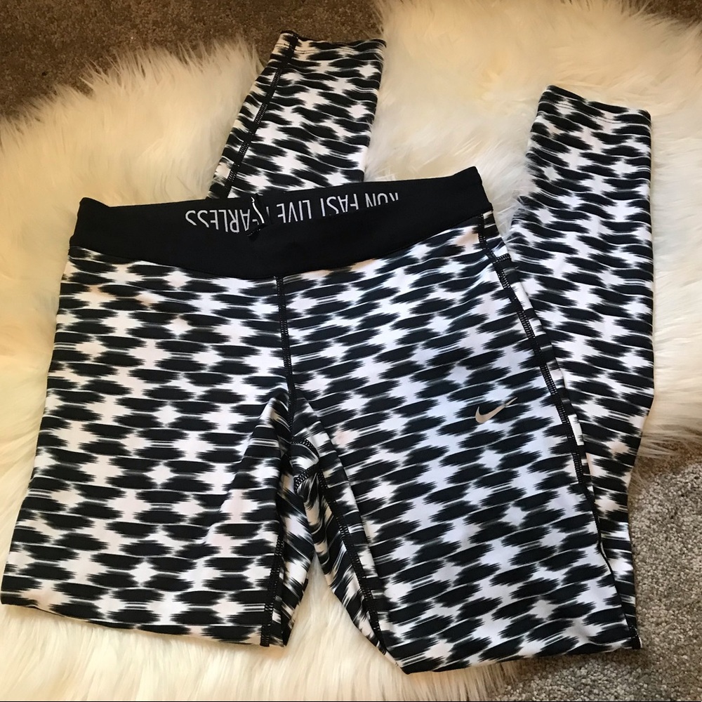 NIKE DRI FIT LEGGINGS